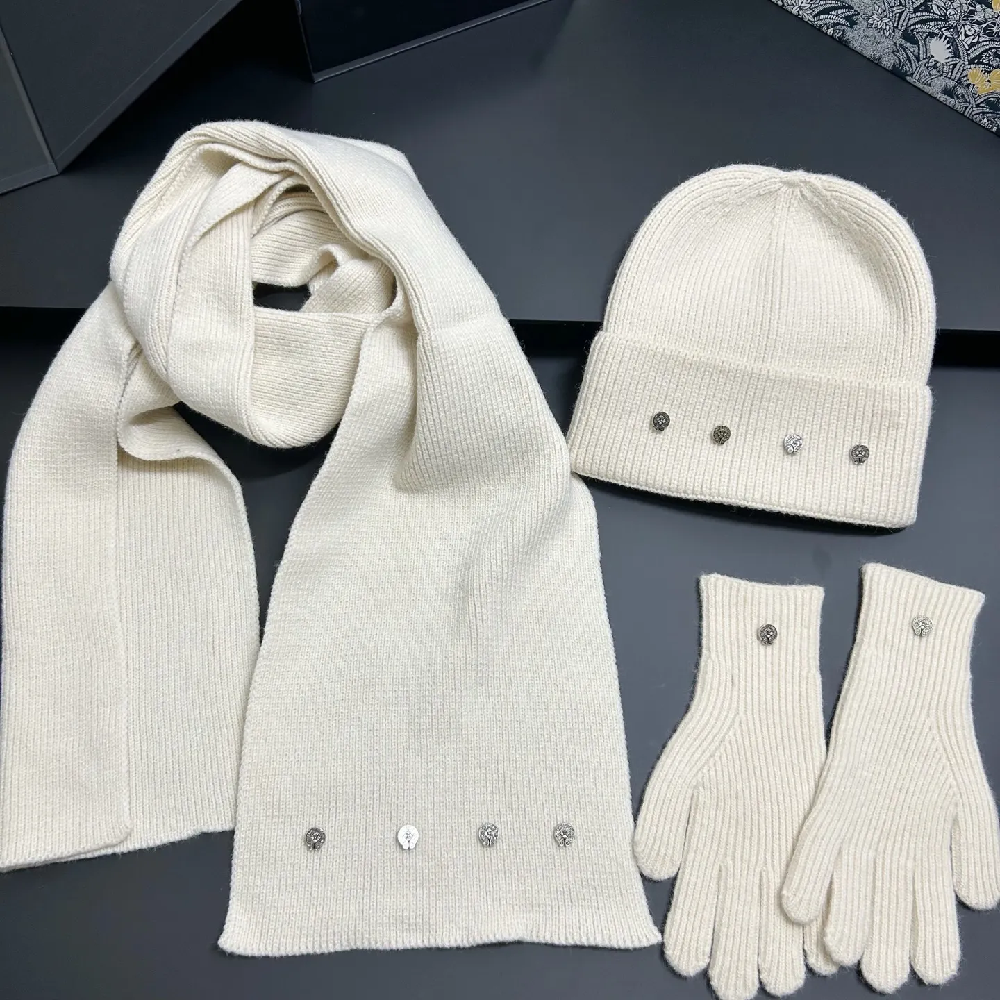 Crow❤️ Cold hat + scarf + gloves three-piece set